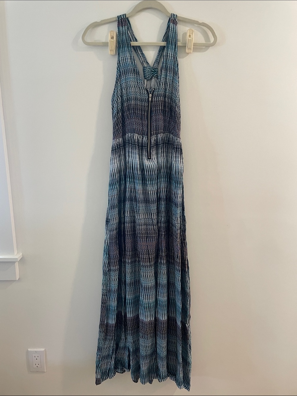 Sleeveless Blue Gradient Maxi Dress with Front Zip